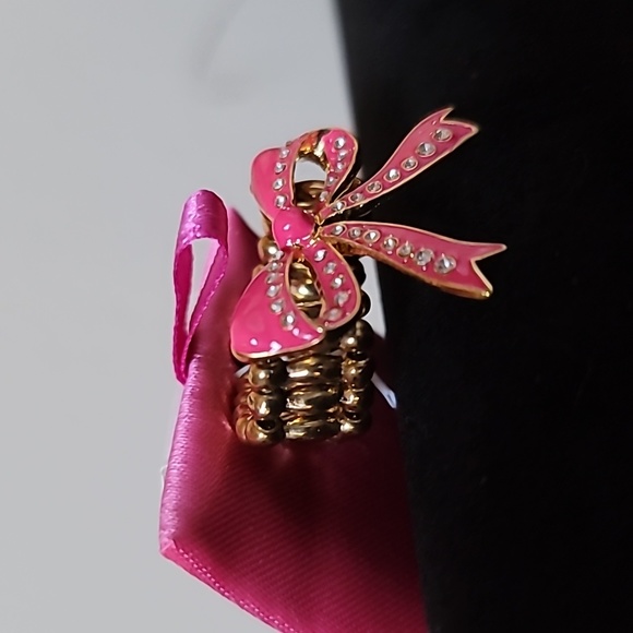 New Vintage! BETSEY JOHNSON Dollhouse Collection Pink Bow Stretch Ring. 8 - Picture 8 of 12
